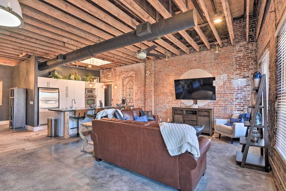 Upscale Loft in the Heart of Dtwn Springfield