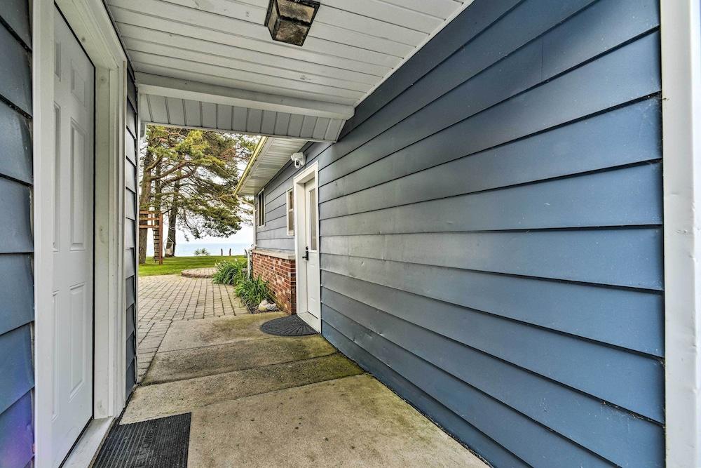 Waterfront Lake Huron Getaway: Private Beach!