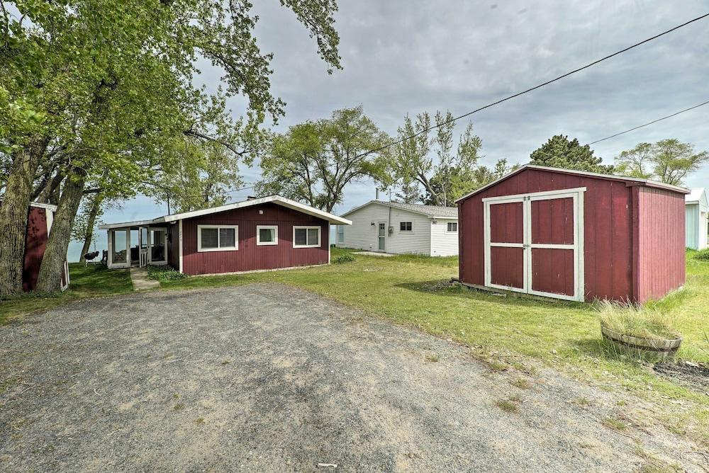 Lakefront Cottage Near Wineries + State Parks!