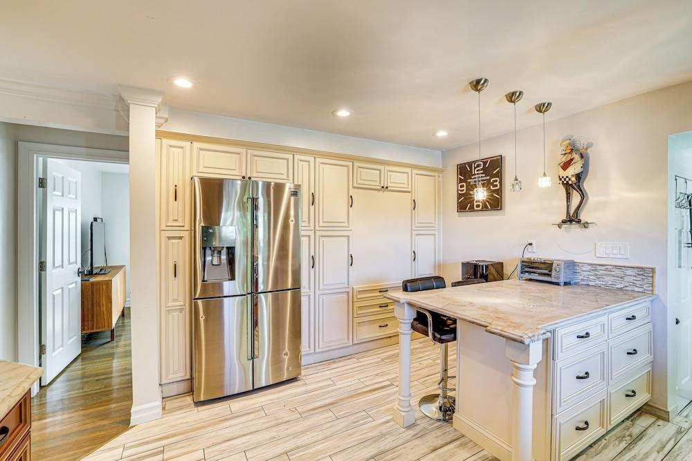 New Haven Gem w/ Private Pool, Walk to Beach!