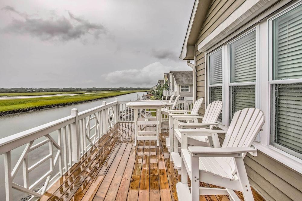 Spacious Beach Cottage w/ Private Dock Access