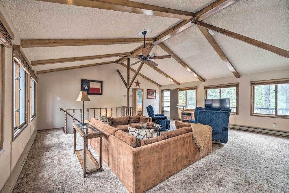 14 Mi to Ski Apache: Ruidoso Home w/ Deck & Grill!