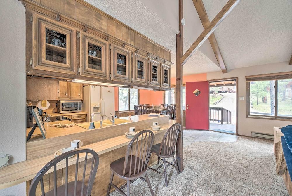 14 Mi to Ski Apache: Ruidoso Home w/ Deck & Grill!