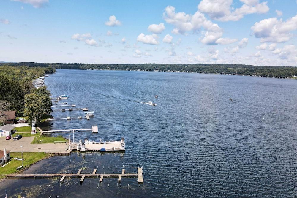 Bemus Point Vintage Suite w/ Soaking Tub & Kitchen