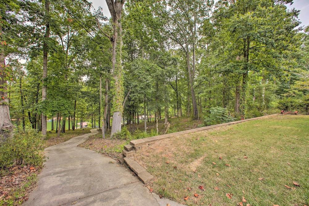 Townville Lakefront Cottage w/ Private Dock!