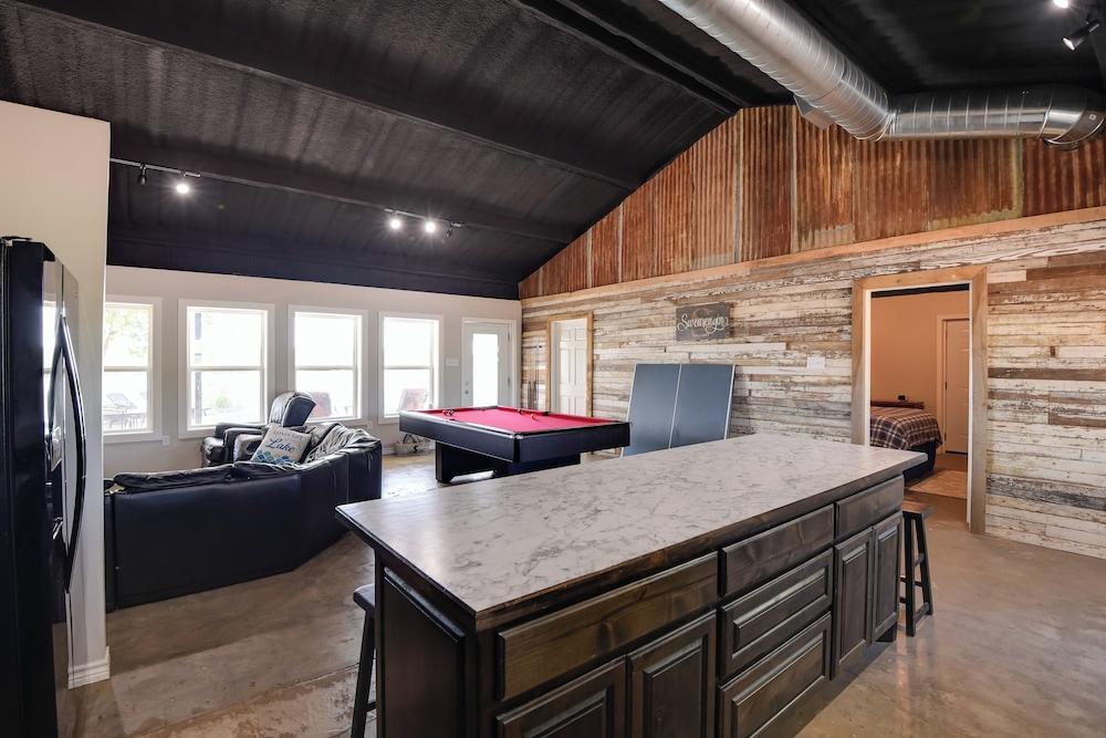 Spacious Palo Pinto Home: Private Dock & Pool