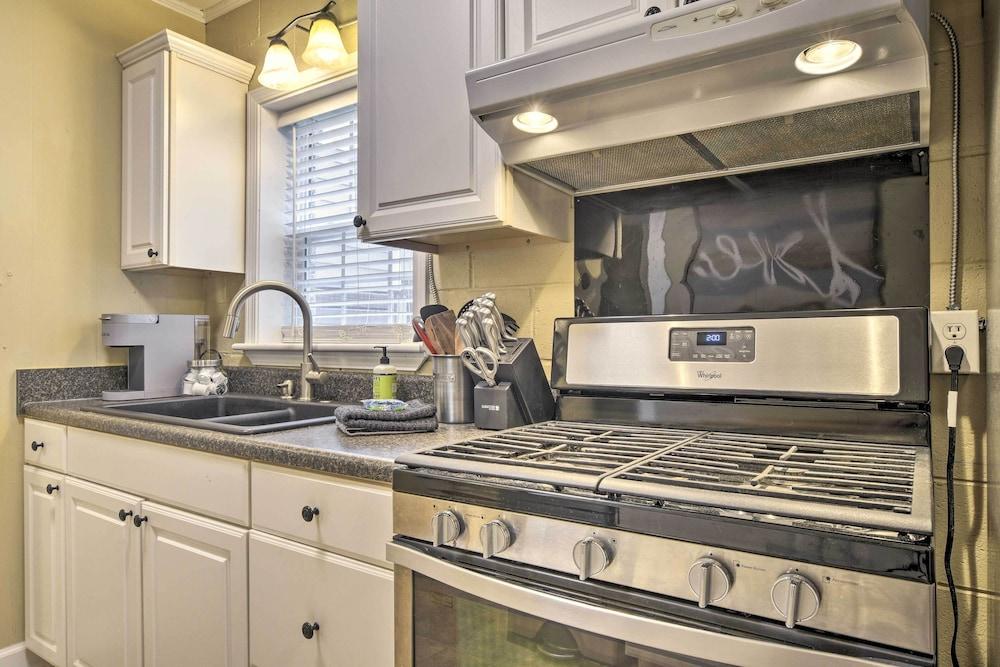 Cozy Pittsboro Escape - Hike, Dine, Explore!