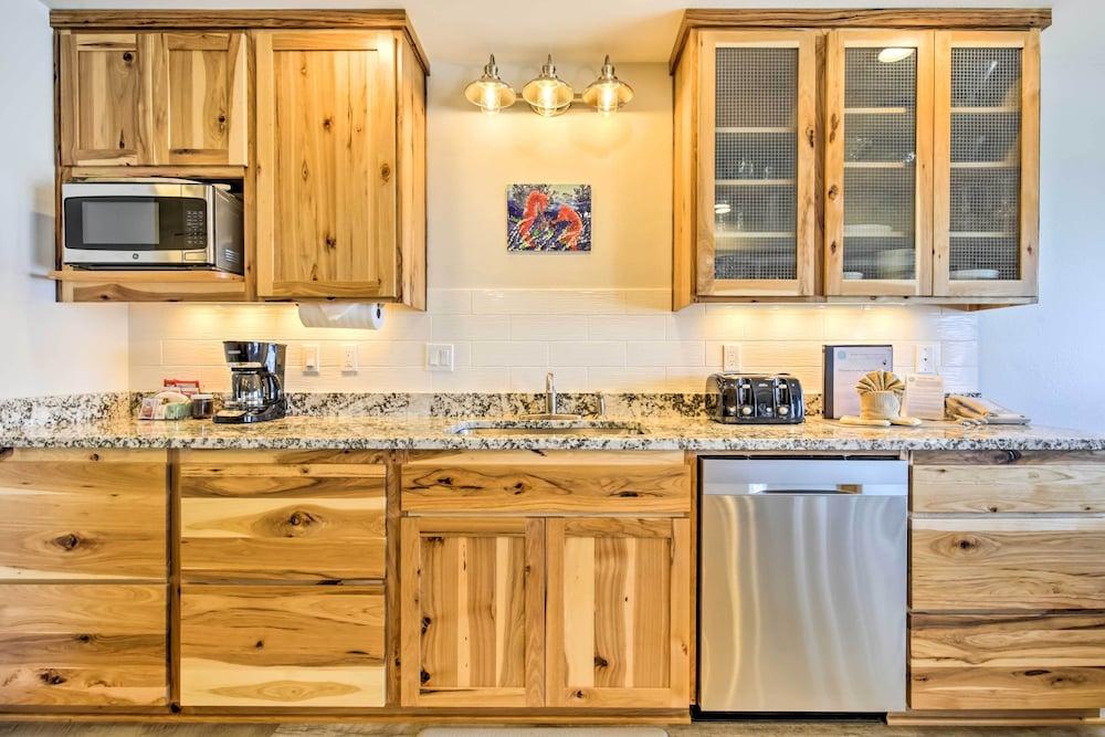 Beachfront Lincoln City Condo-patio & Pool Access!