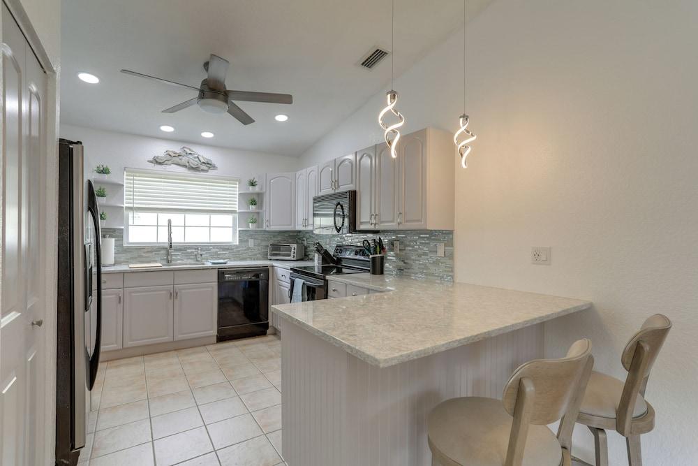 Coastal Getaway w/ Pool: 6 Mi to St Pete Beach!