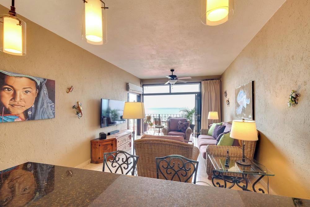 Resort Condo w/ Pool Access & Pacific Ocean Views!