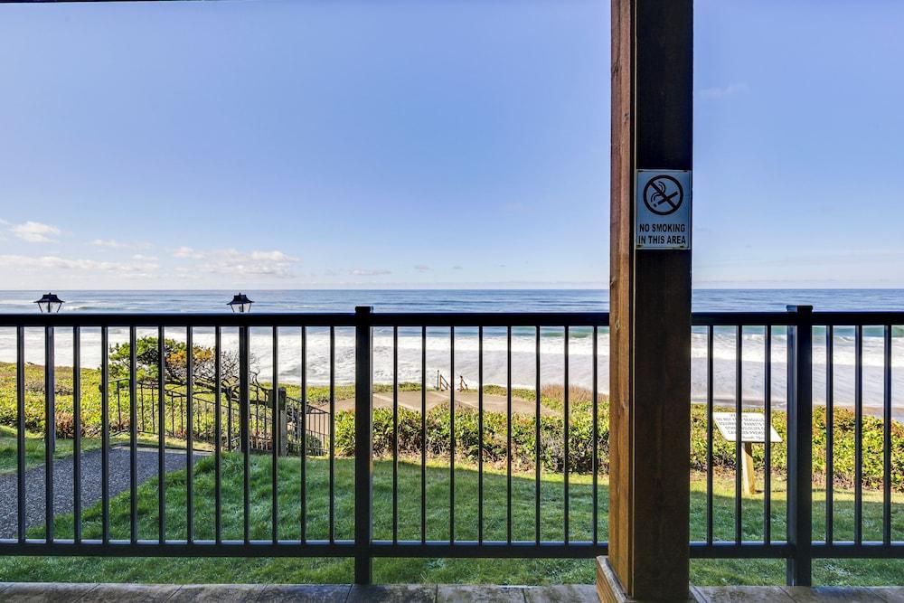 Cozy Oregon Resort Condo - Steps to Lincoln Beach!