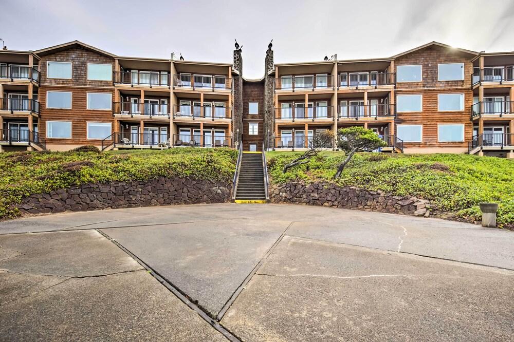 Cozy Oregon Resort Condo - Steps to Lincoln Beach!