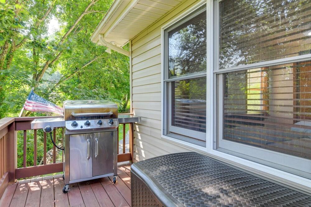 Pet-friendly Waynesville Retreat w/ Hot Tub!