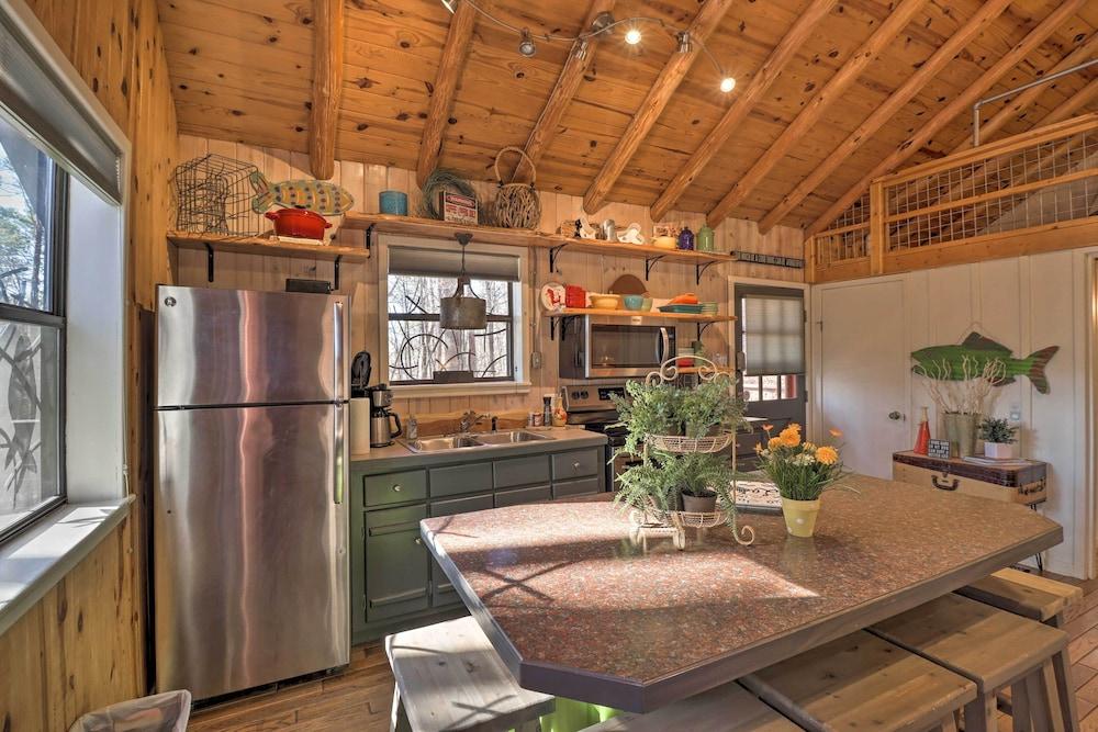 Scenic Greers Ferry Cabin w/ Deck + Fire Pit!