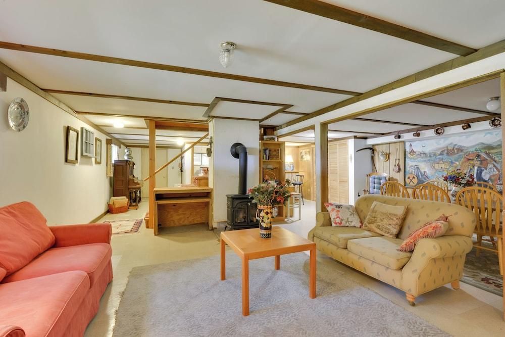 Peaceful Bedford Escape: Deck & Stunning Views!