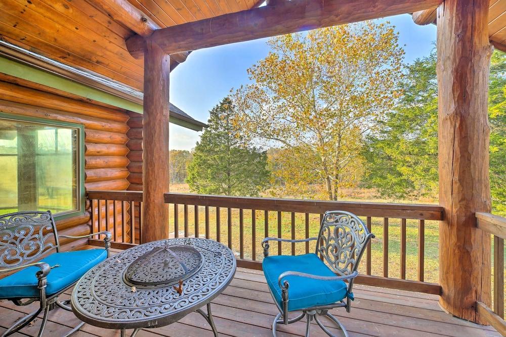 Walk to Table Rock Lake: Spacious Home w/ Deck!