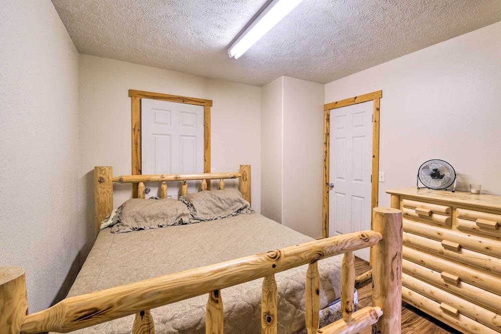 Walk to Table Rock Lake: Spacious Home w/ Deck!