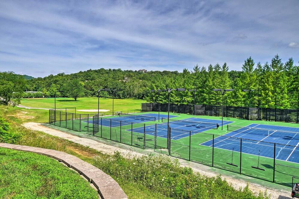 Screened Deck: Cozy Branson West Cabin!