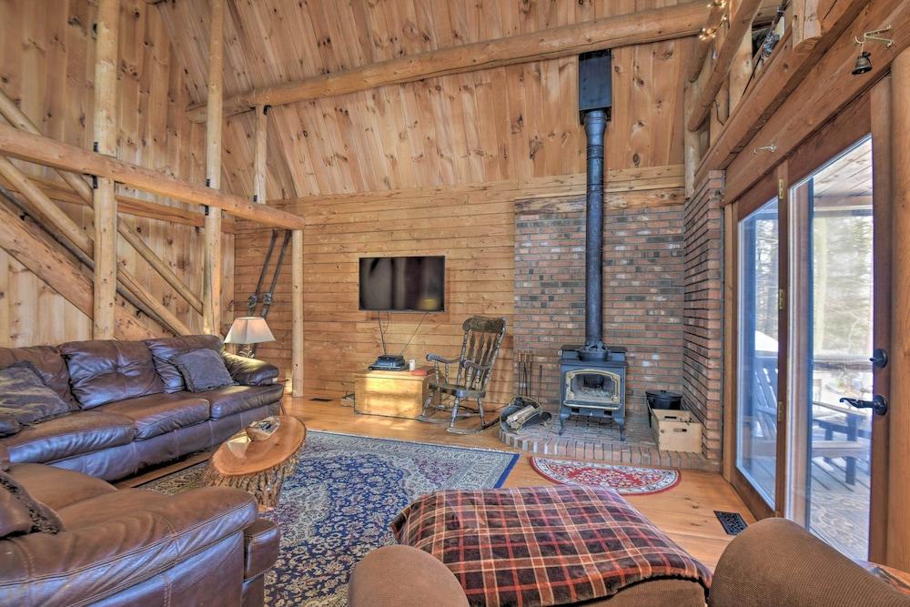 Rustic Madison 'treehouse' Cabin With Game Room!