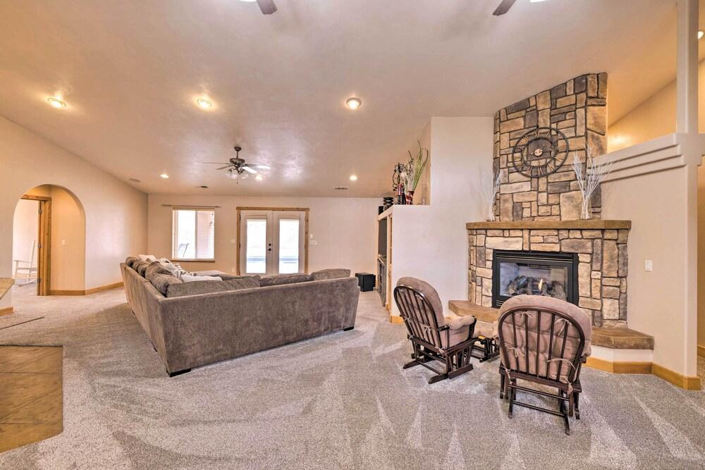 Hurricane Home w/ Pool & Spa ~ 25 Mi to Zion!