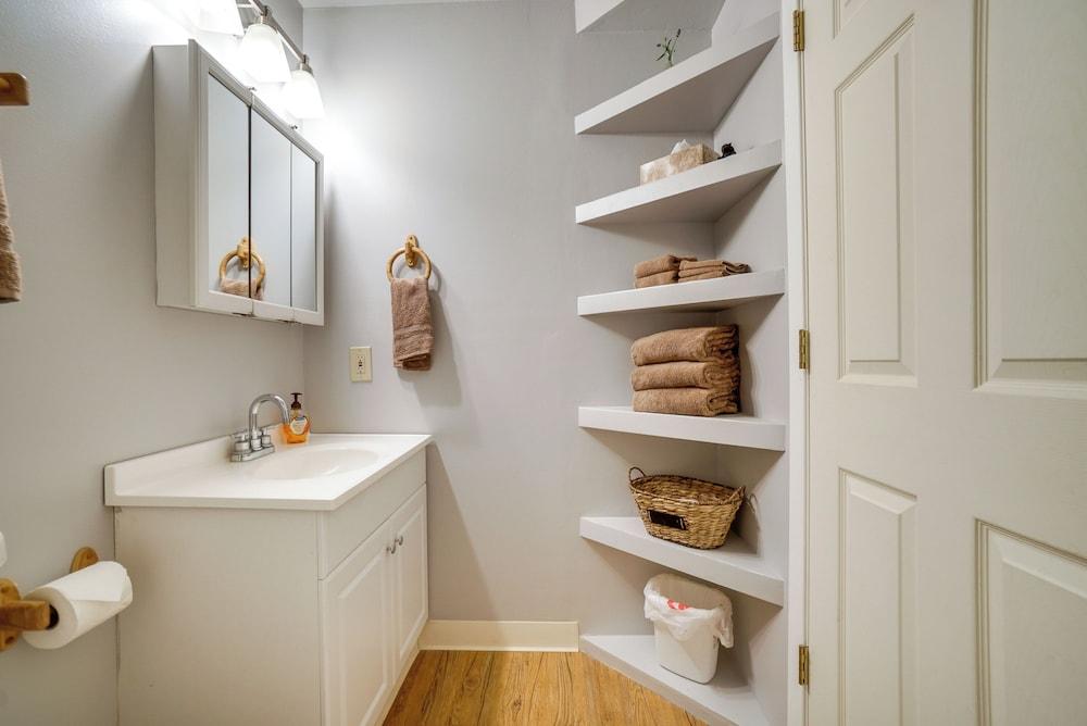 Convenient Kenai Apt - 3 Mi to Beach & Fishing