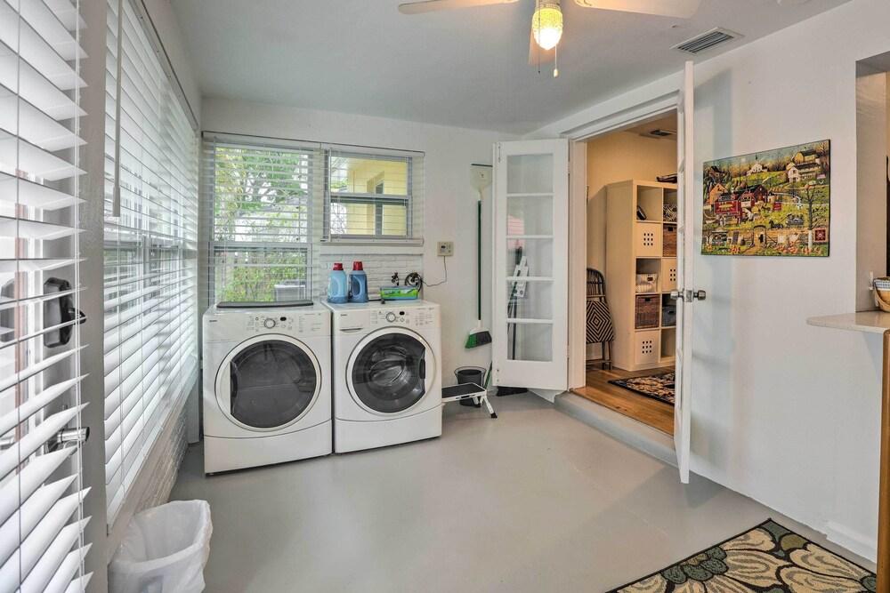 Florida Home ~ 10 Mi to St Pete Beach!