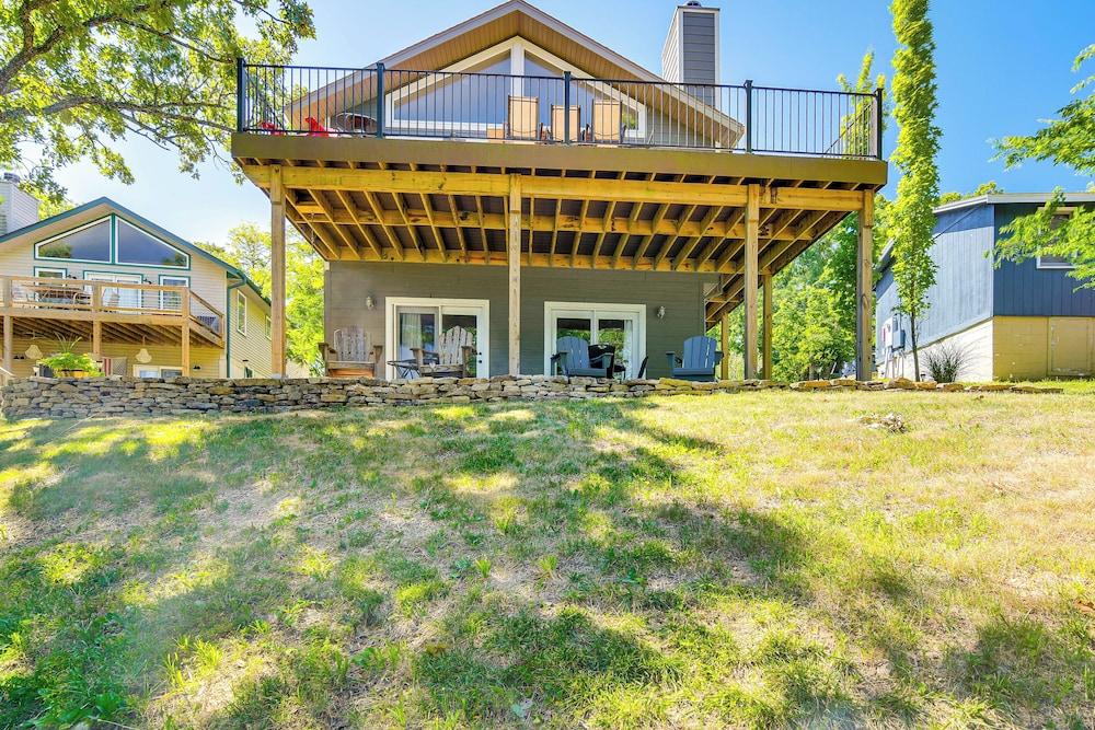 Reeds Spring Retreat w/ Lakeview Deck + Grill