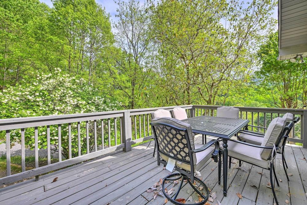 Pet-friendly Waynesville Home w/ Mountain Views!