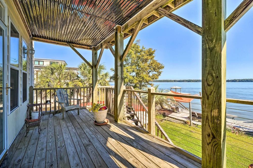 Charming Waterfront Home: Fish, Boat + More!