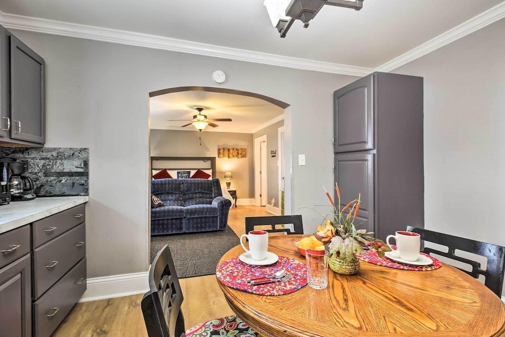 Modern Studio Apartment in Central Williamstown!