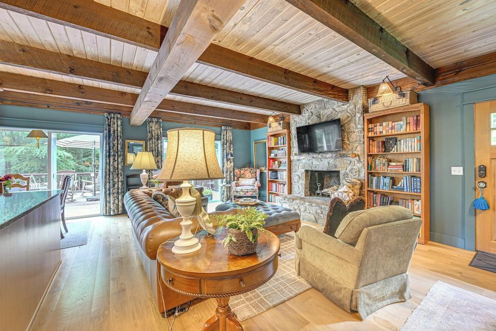 Enchanting Highlands Cottage w/ Pond & Waterfall