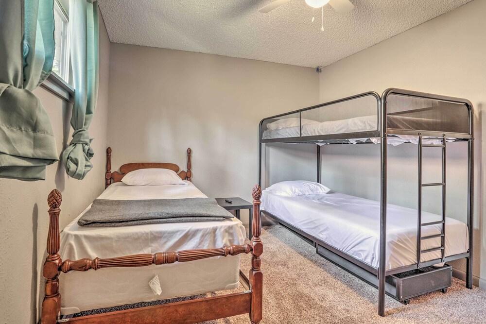 Sues Camp w/ Caddo Lake Access & Dock!