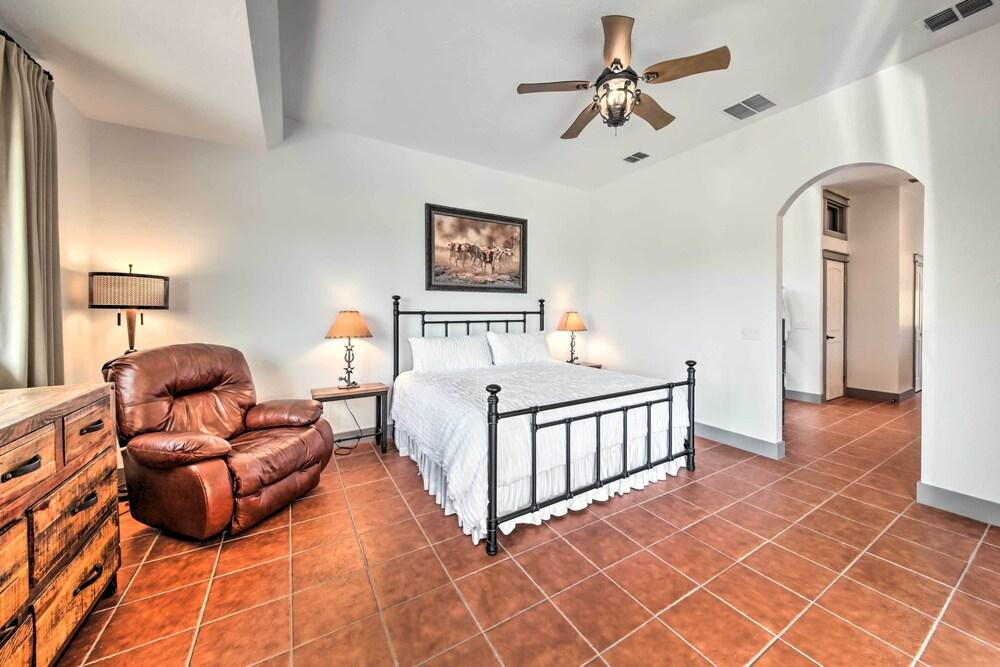 'ladera' Wimberley Estate on 13 Acres w/ Hot Tub