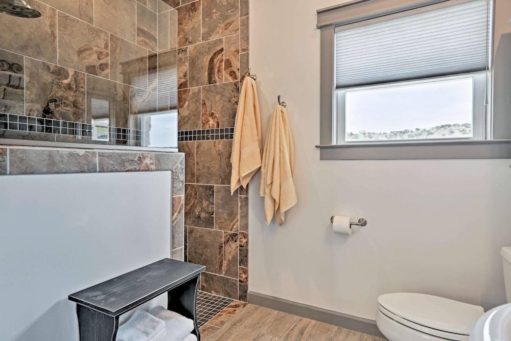 'ladera' Wimberley Estate on 13 Acres w/ Hot Tub