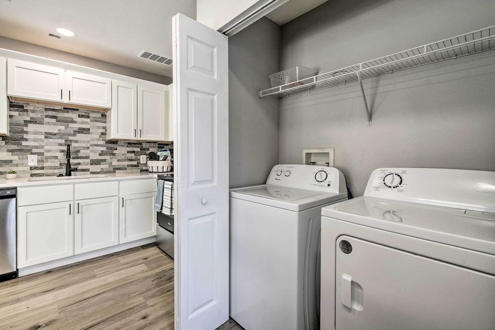 Chic Townhome ~ 6 Mi to Talking Rocks Cavern!