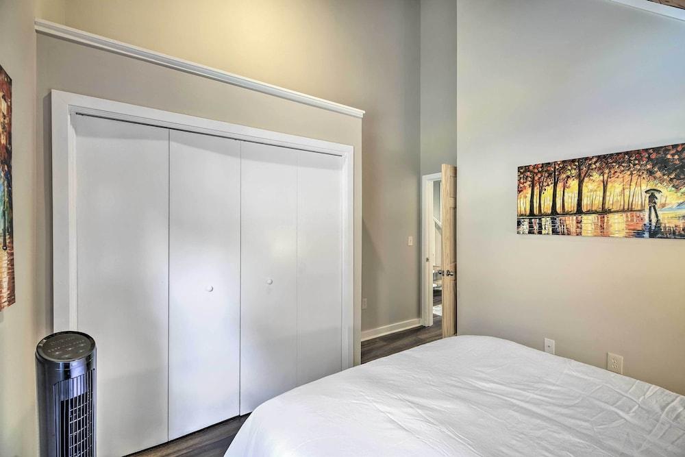 Updated Kingsport Home w/ Deck + Mtn Views!