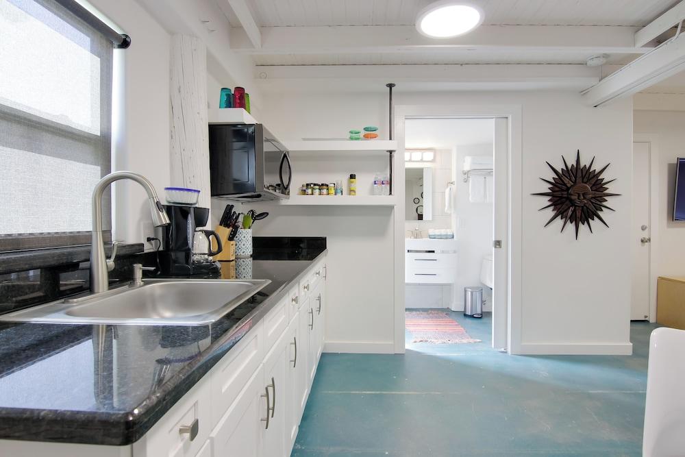 Sunny, Waterfront Rio Hondo Studio w/ Shared Perks