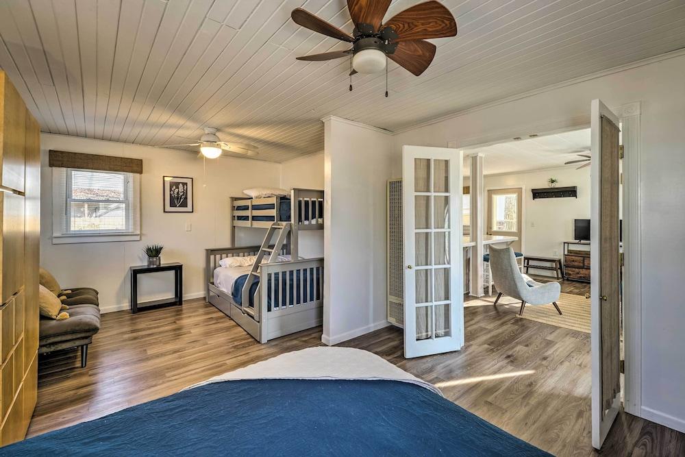 Fire Pit & Grill: Lakeview Mecosta Cottage!