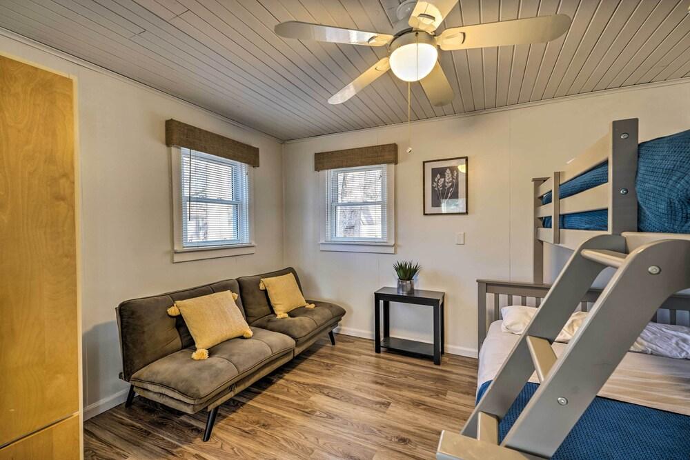 Fire Pit & Grill: Lakeview Mecosta Cottage!