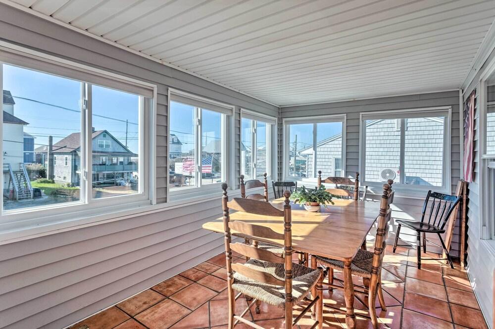 Seaside SK Getaway: Steps to Matunuck Beach!