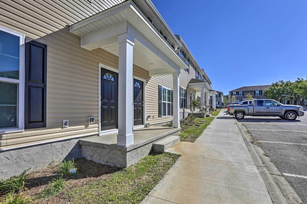 Airy Tallahassee Condo ~ 5 Mi to Downtown!