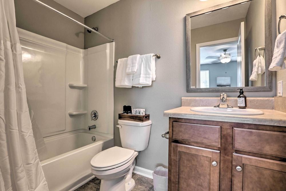 Airy Tallahassee Condo ~ 5 Mi to Downtown!