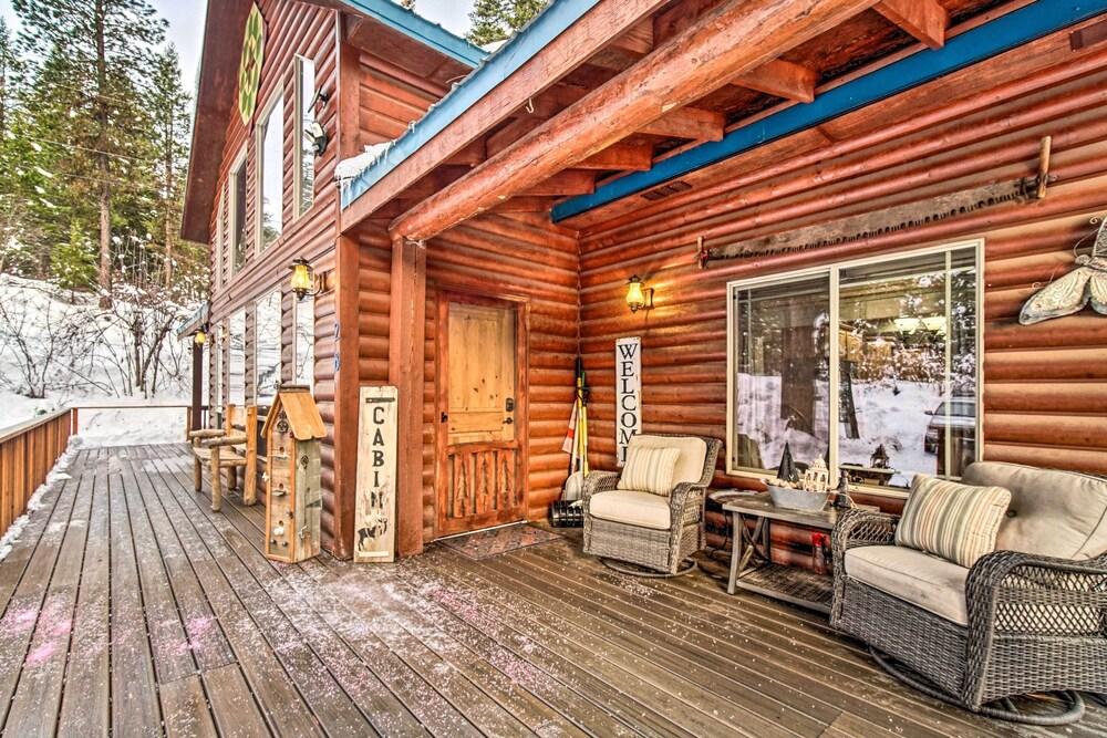 Garden Valley Cabin w/ Loft & Large Deck!