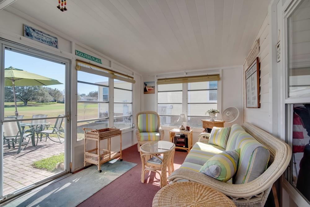 Lady Lake House w/ Lanai & Community Pool!