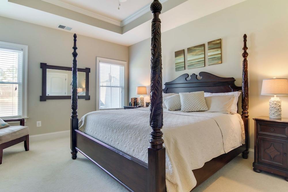 Shuttle to Beach: Ocean View Home w/ Patio