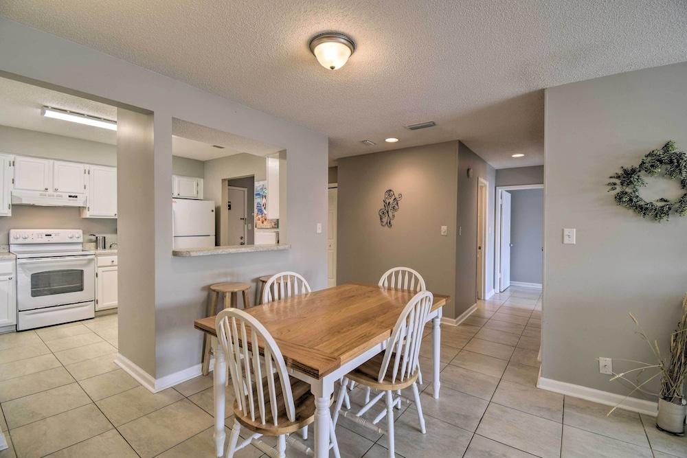 Gulf Shores Condo: Private Balcony & Beach Views!