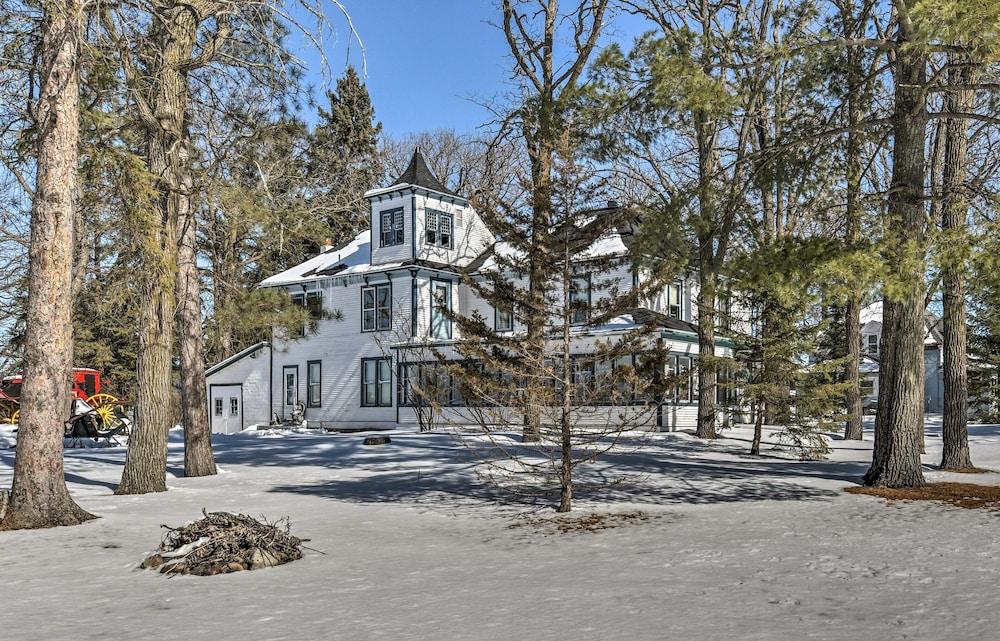 Historic Backus Home, Steps to Pine Mountain Lake!