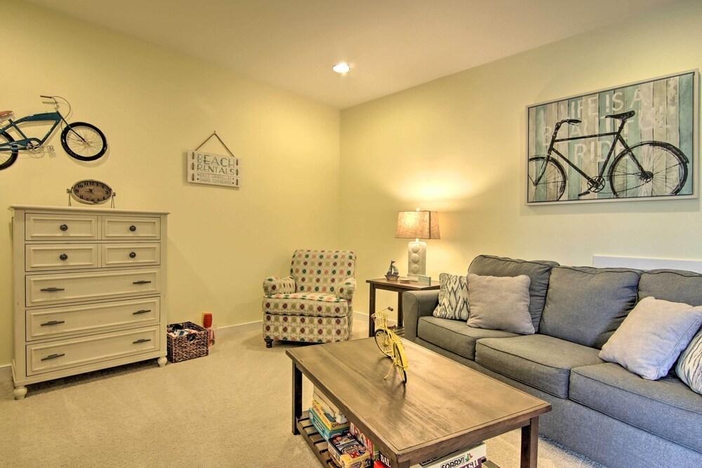 2 Mi to Bethany Beach: Modern Townhome w/ Patio