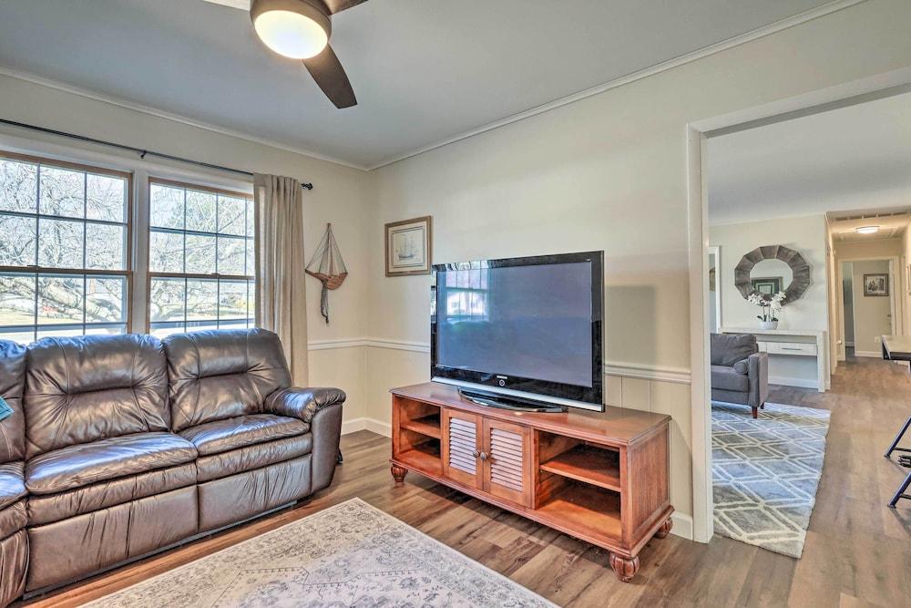 Waterfront Retreat < 4 Mi to Dtwn Cambridge!