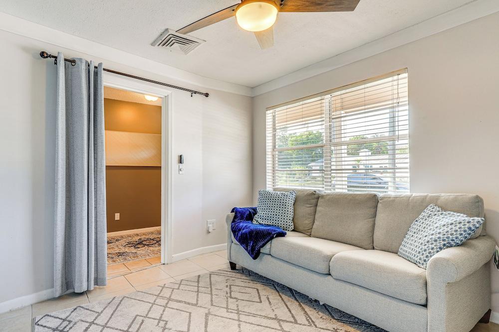 Pool, Game Room & Fire Table: Stuart Oasis